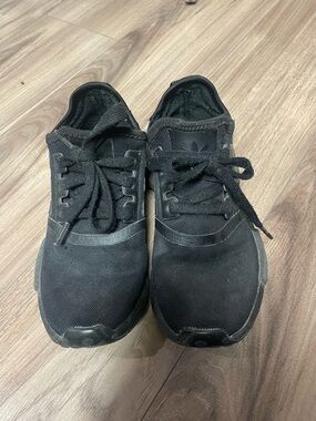 adidas Originals Kids Black Low-Top Sneakers Size 3.5